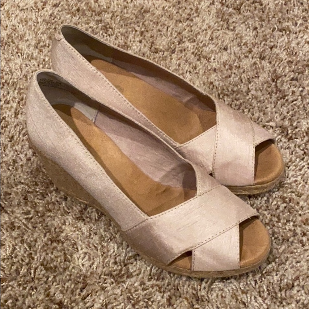 Cream wedges